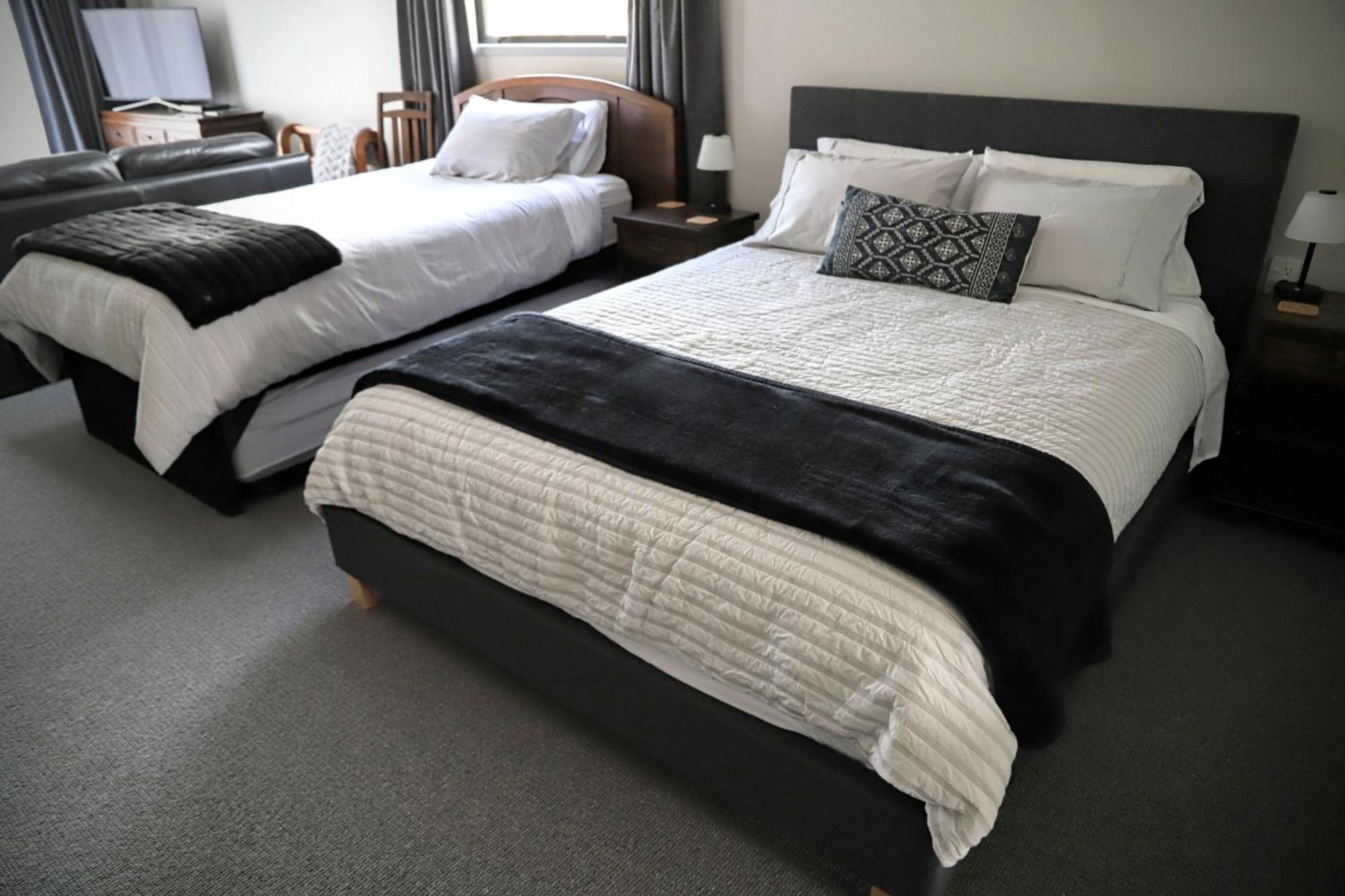 Catnap Cottage, Newly Renovated Manapouri Exterior photo